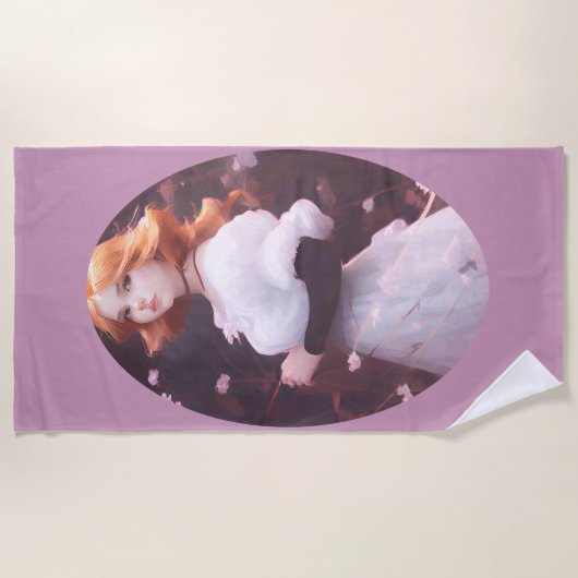 ピンクの花の中の美しい若い女の子ポートレート ビーチタオル (正面)