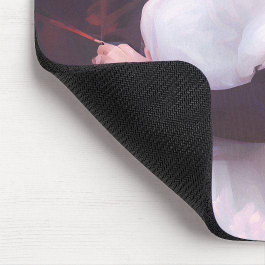 ピンクの花の中の美しい若い女の子ポートレート マウスパッド (コーナー)