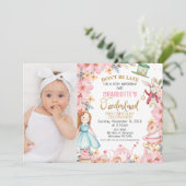 ピンクの花の写真 アリスインワンダーランド 1歳の誕生日 招待状 (スタンド正面)