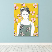 ピンクの花の女性 – 黄色 キャンバスプリント (インサイチュ (ウッドフロア))