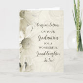 ピンクの花の孫娘が法学卒業 カード (正面)