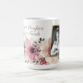 ピンクの花の母と娘の名言 コーヒーマグカップ (中央)