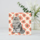 ピンクの花の水彩グレー メインクーン猫 (スタンド正面)