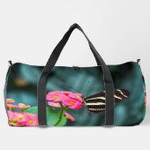 ピンクの花の美しい蝶 ダッフルバッグ (裏面)
