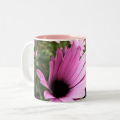 ピンクの花の自然 ツートーンマグカップ (正面左)