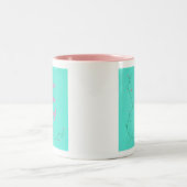 ピンクの花の芽が咲き乱れる新しい日 ツートーンマグカップ (中央)