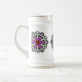 ピンクの花の開花 ビールジョッキ (左)