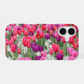 ピンクの花びらが可愛らしい iPhone 16ケース (裏面横)