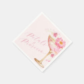 ピンクの花びらとプロセッコの花のあるウェディングシャワー スタンダードカクテルナプキン (角)