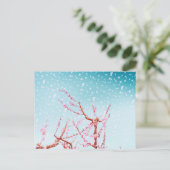ピンクの花びらと舞う花弁（または雪？） ポストカード (スタンド正面)