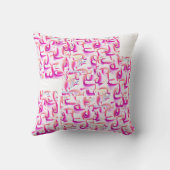 ピンクの花びらエレガンス：ユニークに設計されたフローラカラー クッション (裏面)