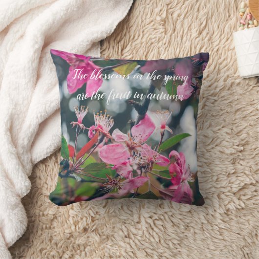 ピンクの花を持つ梅の木の枝 クッション (ブランケット)