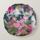 ピンクの花を持つ梅の木の枝 ラウンドクッション (正面)