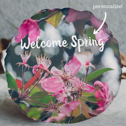 ピンクの花を持つ梅の木の枝 ラウンドクッション