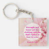 ピンクの花を持つ聖書の力強さと名誉の聖句 キーホルダー (正面)