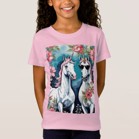 ピンクの花を持つ2頭のユーモラスな一角獣 Tシャツ (正面)
