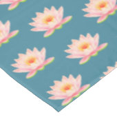 ピンクの花オンティール（緑がかった色） テーブルクロス (アングル)