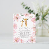 ピンクの花ママ&ベビーキリンの女の子ベビーシャワー インビテーションポストカード (スタンド正面)
