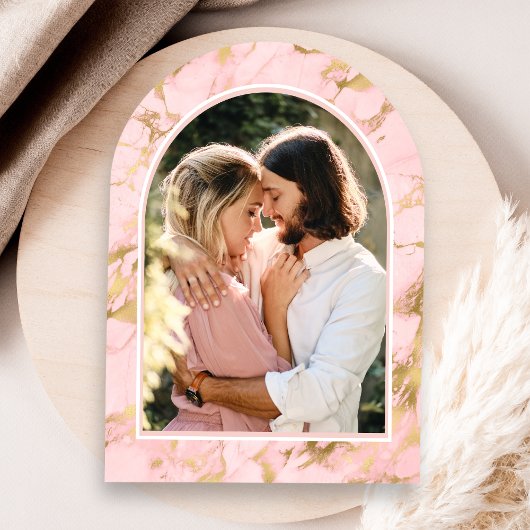 ピンクの花モチーフのゴールド エッフェル塔 アーチ ブライダルシャワー 招待状