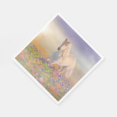 ピンクの花ランニングの草原を通してドリームホース スタンダードランチョンナプキン (角)