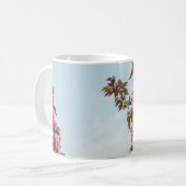 ピンクの花弁が咲く花 コーヒーマグカップ (正面左)
