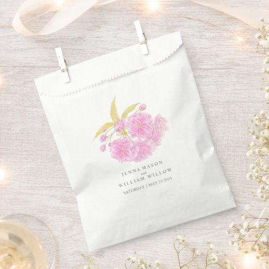 ピンクの花春水彩結婚式の引き出物バッグ フェイバーバッグ (クリップ留めされた状態)
