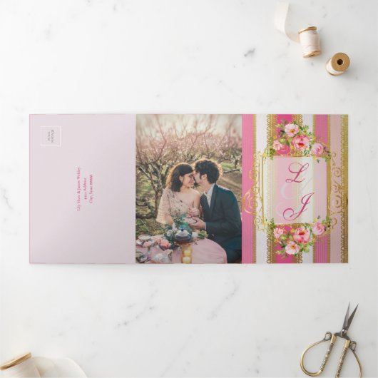 ピンクの花柄が優雅なレジデンシー時代のウェディング 三つ折り招待状 (外部)