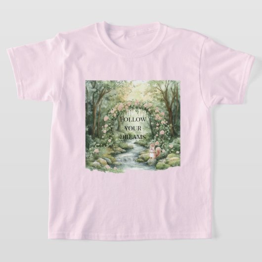 ピンクの花柄の森のリス Tシャツ (レイダウン)