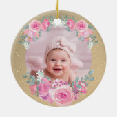 ピンクの花柄の赤ちゃんの女の子の最初のクリスマス セラミックオーナメント (裏面)