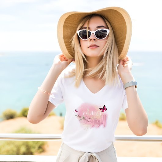 ピンクの花柄アラビア語の「おやすみ」Tシャツ Tシャツ