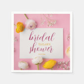 ピンクの花柄テーマのブライズシャワー スタンダードカクテルナプキン (正面)
