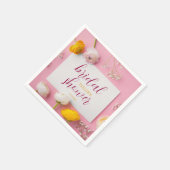 ピンクの花柄テーマのブライズシャワー スタンダードカクテルナプキン (角)