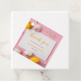 ピンクの花柄テーマのブライズシャワー フェイバータグ