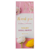 ピンクの花柄テーマのブライズシャワー ワインギフトバッグ (裏面)