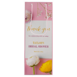 ピンクの花柄テーマのブライズシャワー ワインギフトバッグ