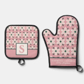 ピンクの花柄モノグラム入り白いポインセチア 鍋つかみ&鍋敷きセット (正面)