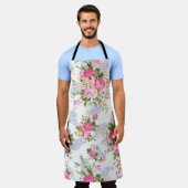 ピンクの花柄 エプロン (着用した状態)