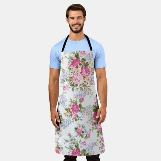 ピンクの花柄 エプロン (着用した状態)