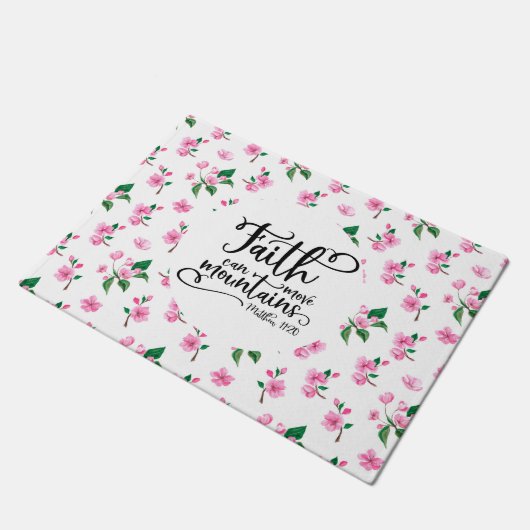 ピンクの花柄｜信仰は山をも動かす ドアマット (アングル)