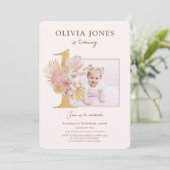 ピンクの花模様と一緒に写真1st誕生日の招待 招待状 (スタンド正面)