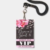 ピンクの花模様の木製ストリングライト スイート16 VIPパス バッジ (Back with Lanyard)