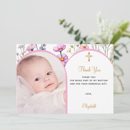 ピンクの花模様写真のアーチの女の子がバプテスマを渡る サンキューカード (スタンド正面)