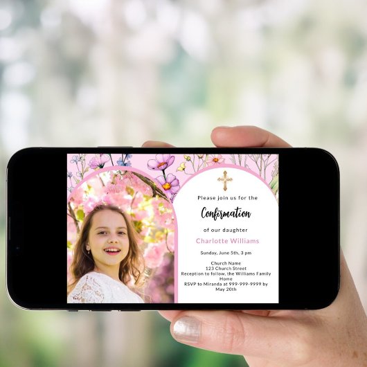 ピンクの花模様写真のアーチ少女の確認 招待状