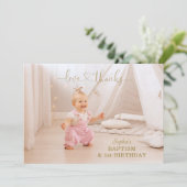 ピンクの花金ゴールドガール写真1st誕生日バプテスマ サンキューカード (スタンド正面)