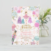 ピンクの花飾り付きくるみ割り人形のお菓子の国 誕生日 招待状 (スタンド正面)