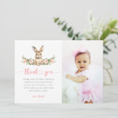 ピンクの花飾り Some Bunny Girl 1歳の誕生日写真 サンキューカード (スタンド正面)