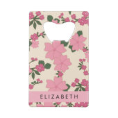 ピンクの花、花のパターン、あなたの名前 クレジットカード栓抜き (裏面)