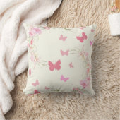 ピンクの花、蝶、ピンク淡い色のの背景 クッション (ブランケット)