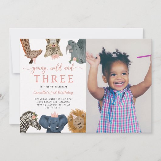 ピンクの若いワイルドと3つのサファリ誕生日写真 招待状 (正面)