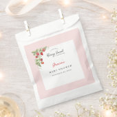 ピンクの苺のベイビーシャワー フェイバーバッグ (クリップ留めされた状態)